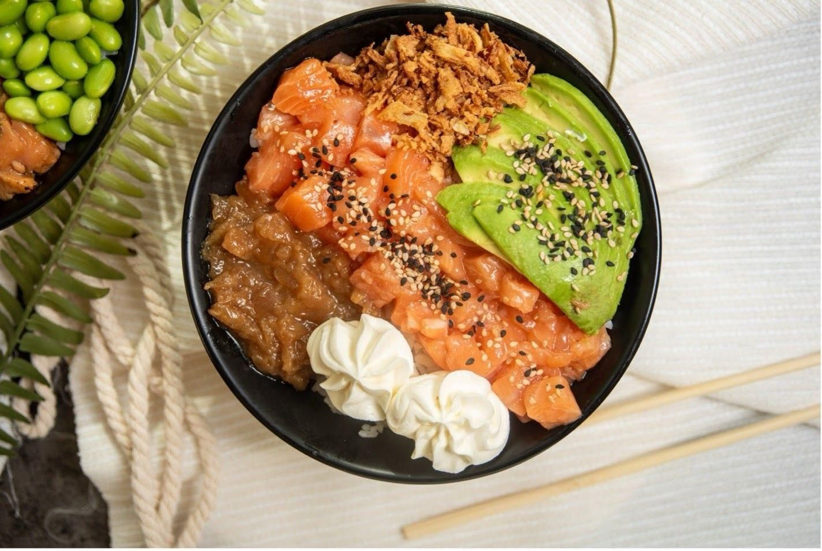 El poke es el plato favorito en Granada para pedidos a domicilio, según Just Eat.