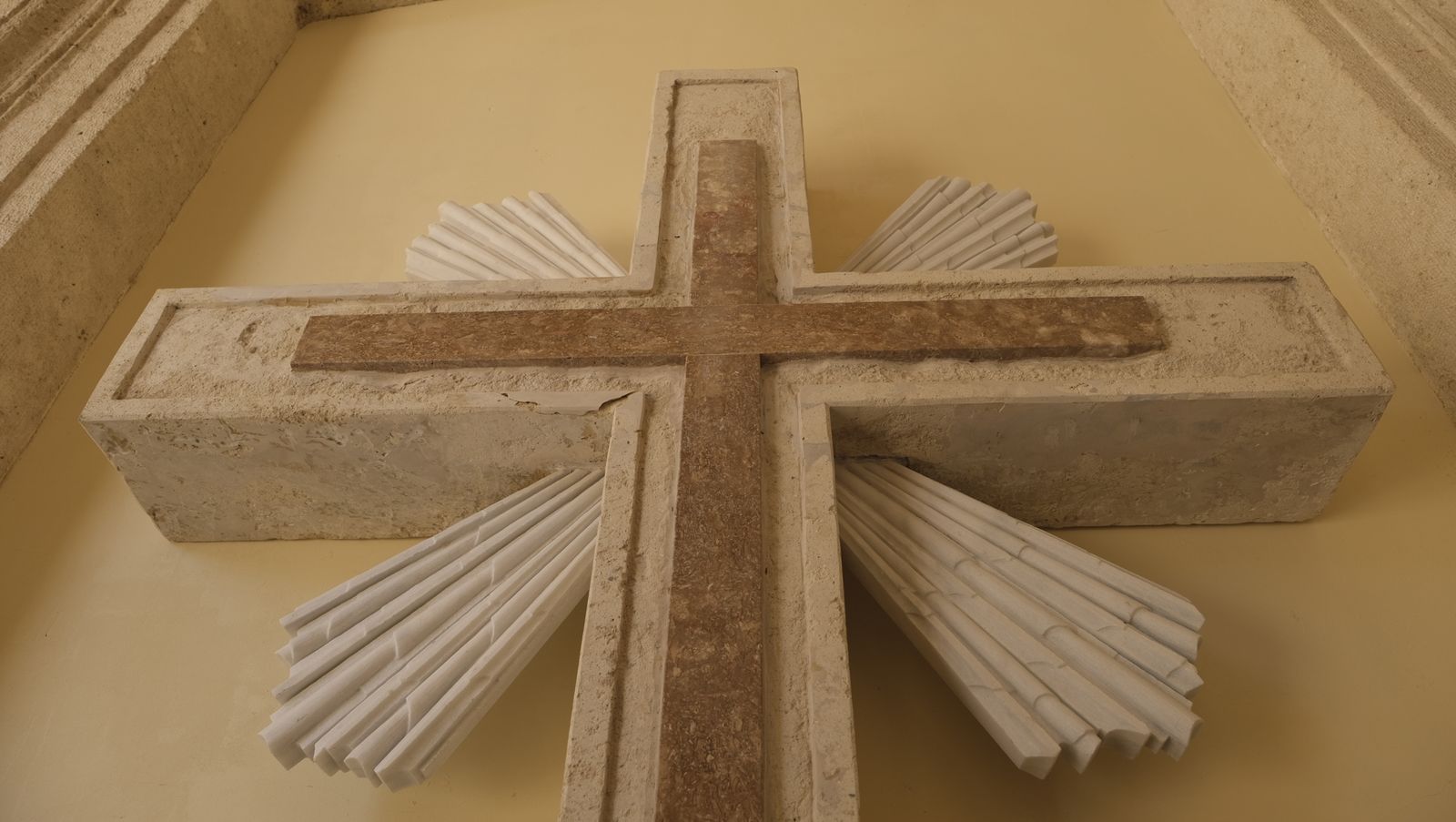 Detalle de la Cruz Catedralicia restaurada y de regreso de nuevo a su lugar de origen