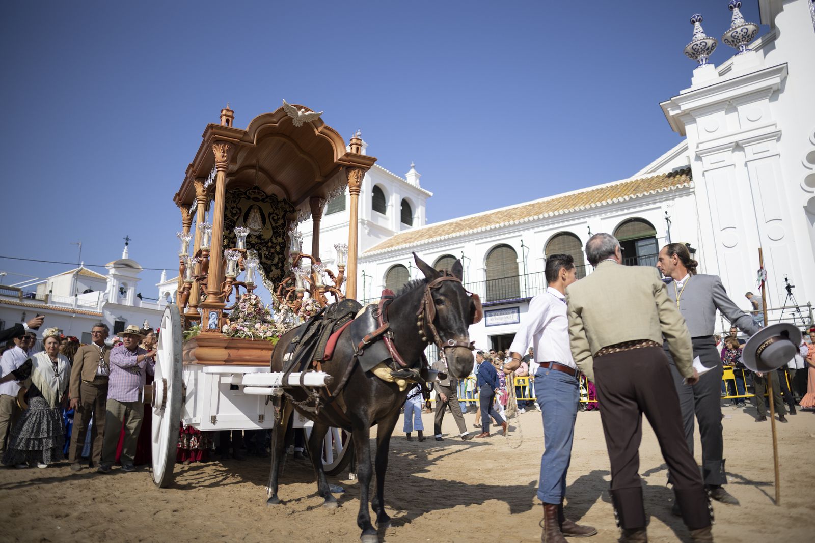 El Rocío 2023: Imágenes de la presentación de las Hermandades y ambiente en la aldea