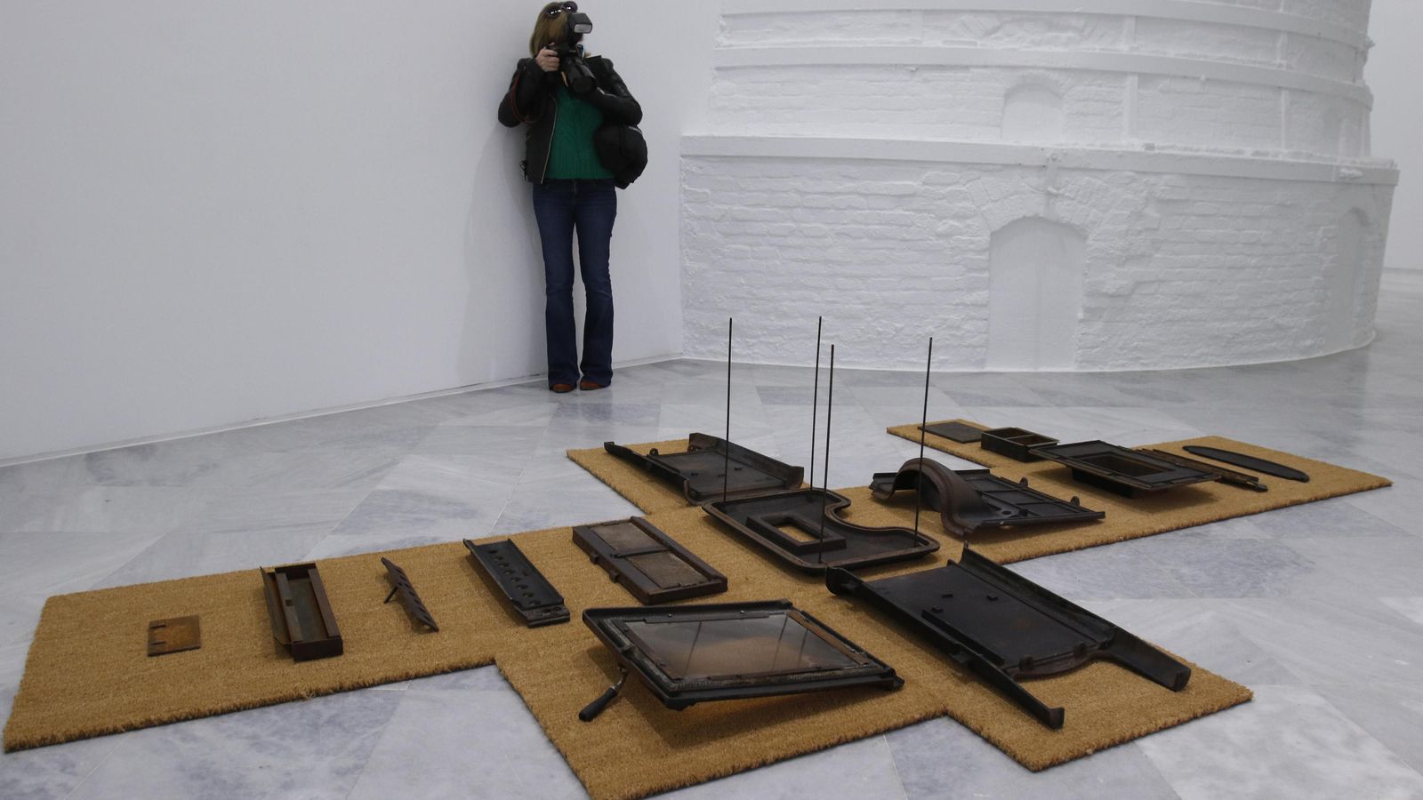 Intervención de Pablo Capitán del Río junto a los antiguos hornos de la Cartuja.