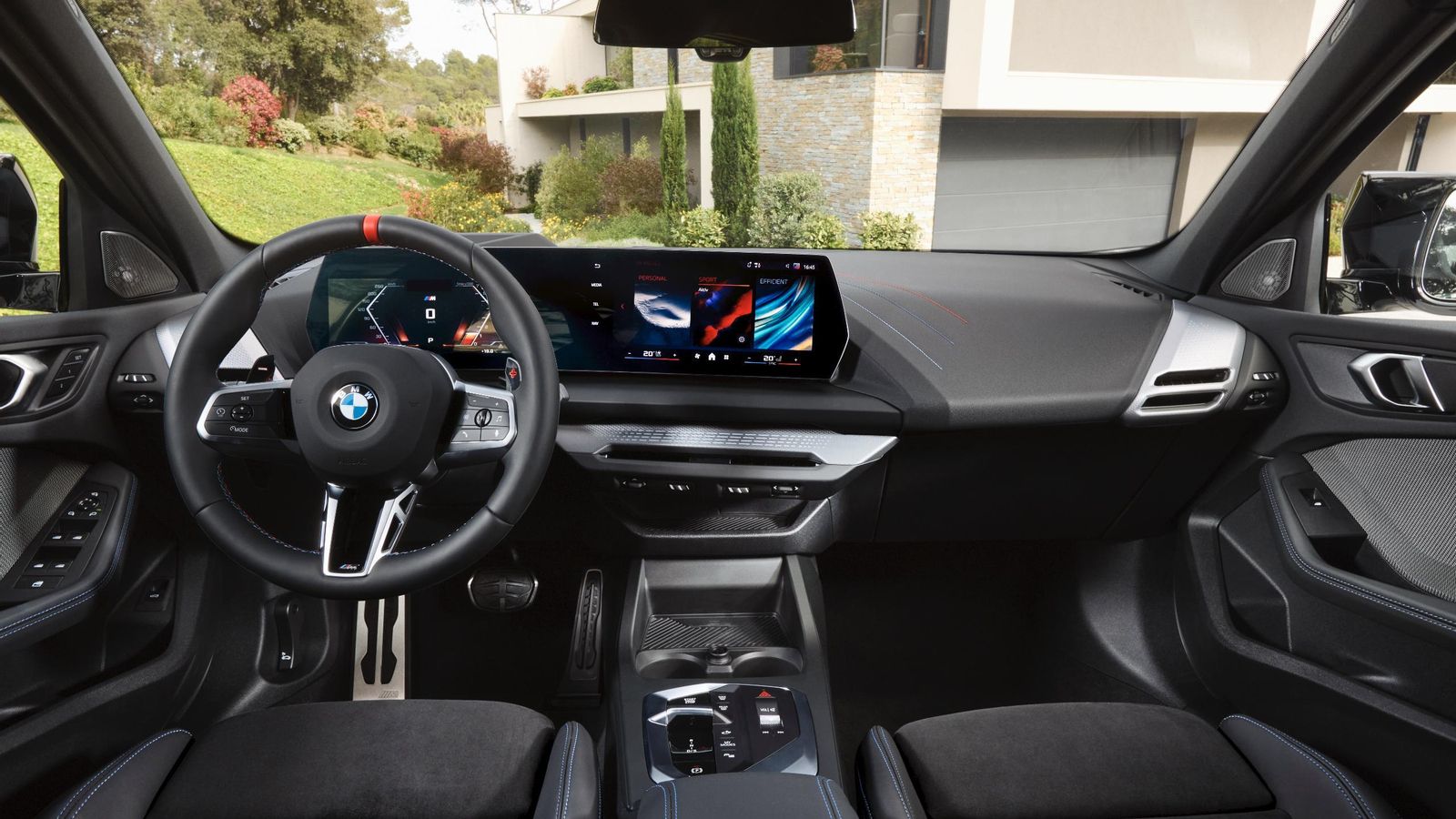 El salpicadero cuenta en este modelo con el cada vez más extendido BMW Curved Display. El salpicadero cuenta en este modelo con el cada vez más extendido BMW Curved Display.