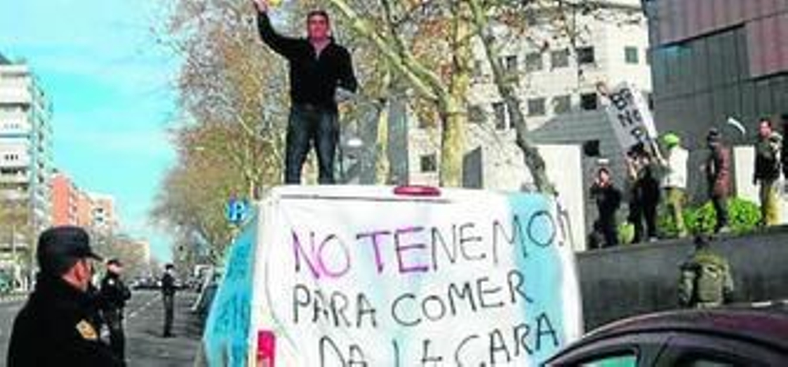 Protesta de empleados de subcontratas de Bruesa, en Madrid.