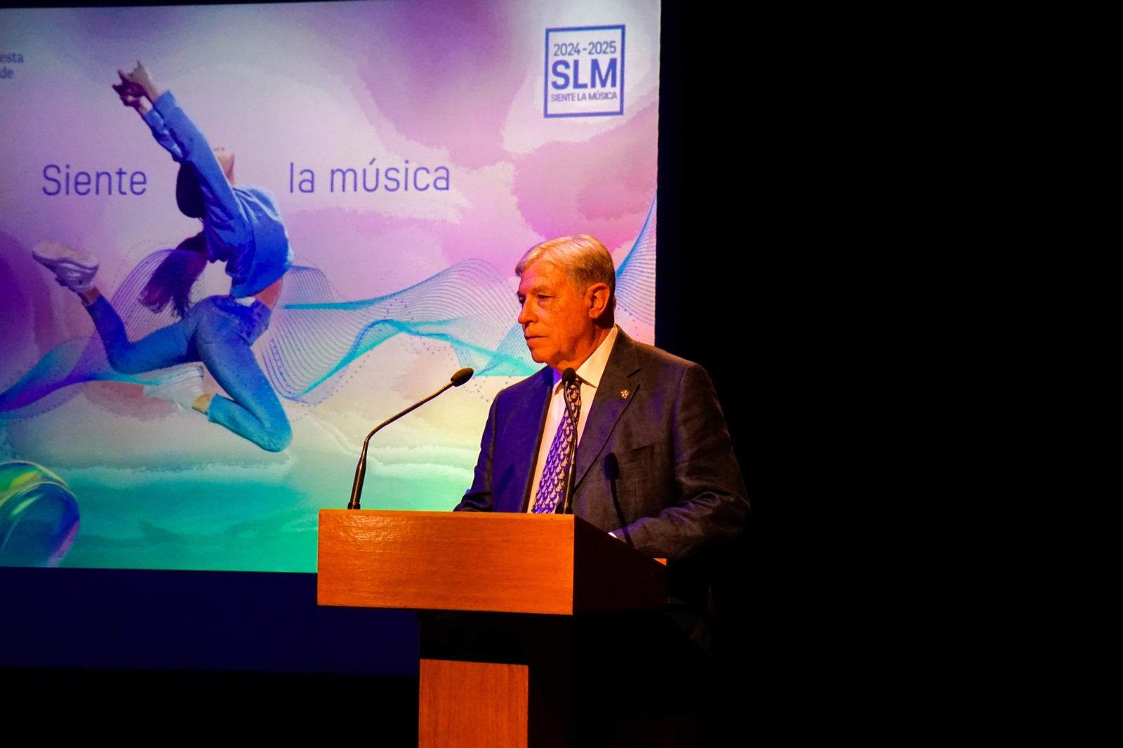 El gerente interino Victoriano Martín durante la presentación de la temporada.