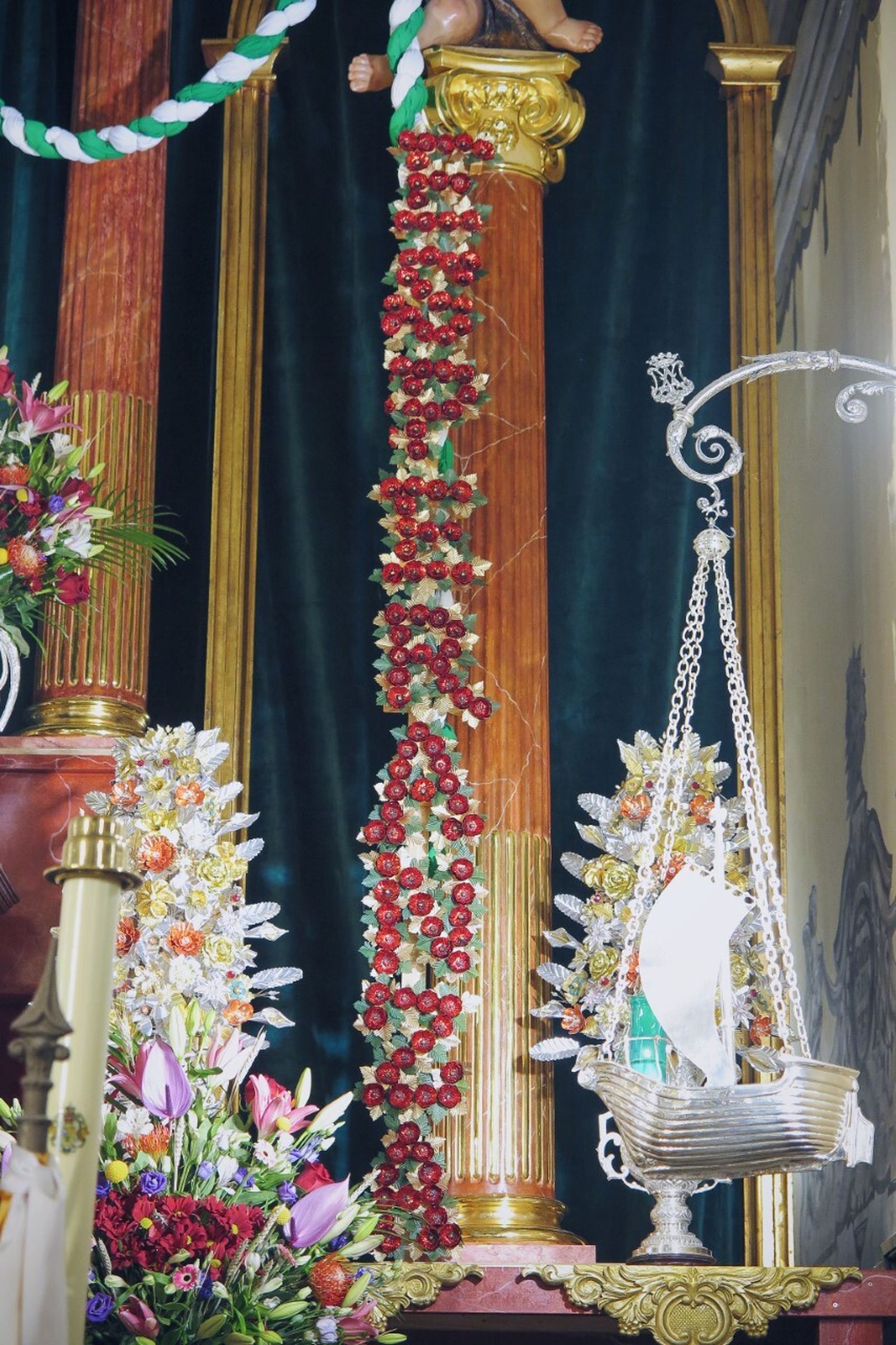 La palabra Esperanza está conformada por 125 flores en alusión al número de filiales.