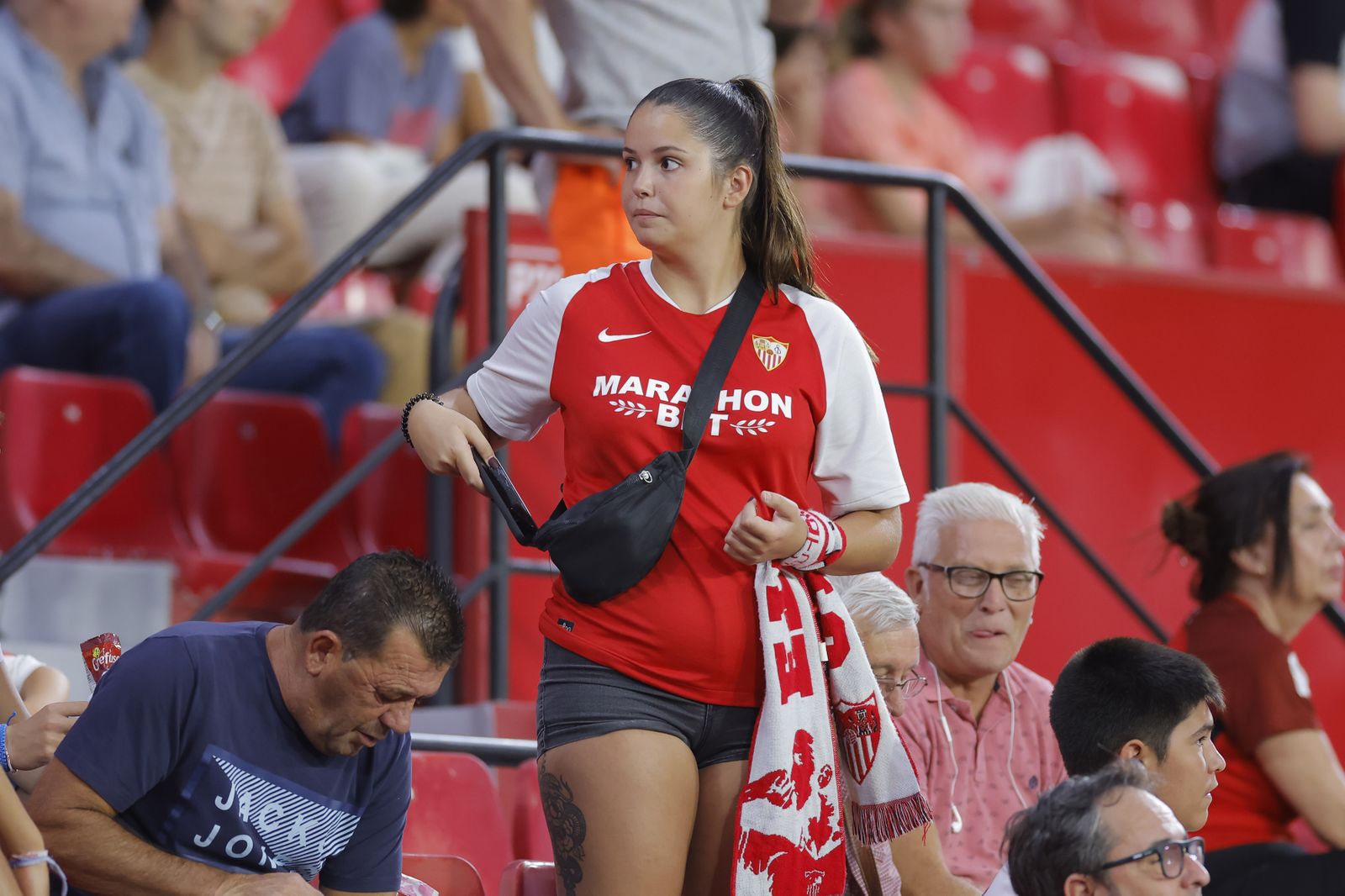 Búscate en las fotos del Sevilla fc-Girona