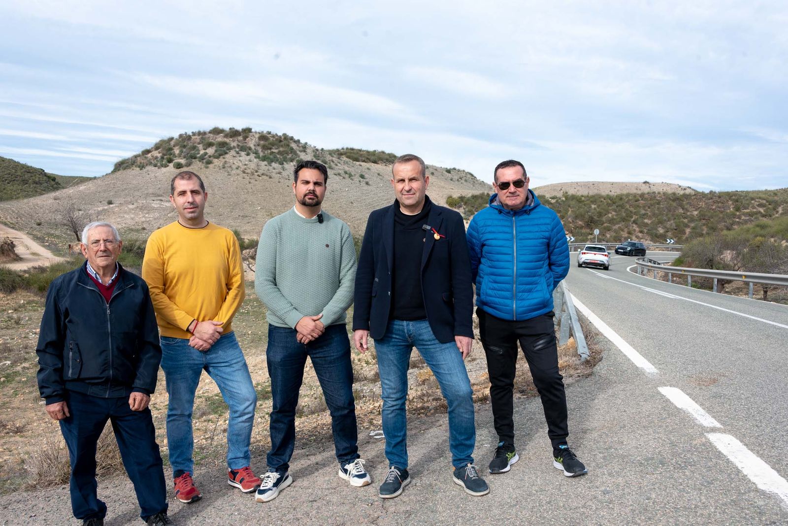 Dirigentes socialistas en la carretera de Zurgena-Lubrín
