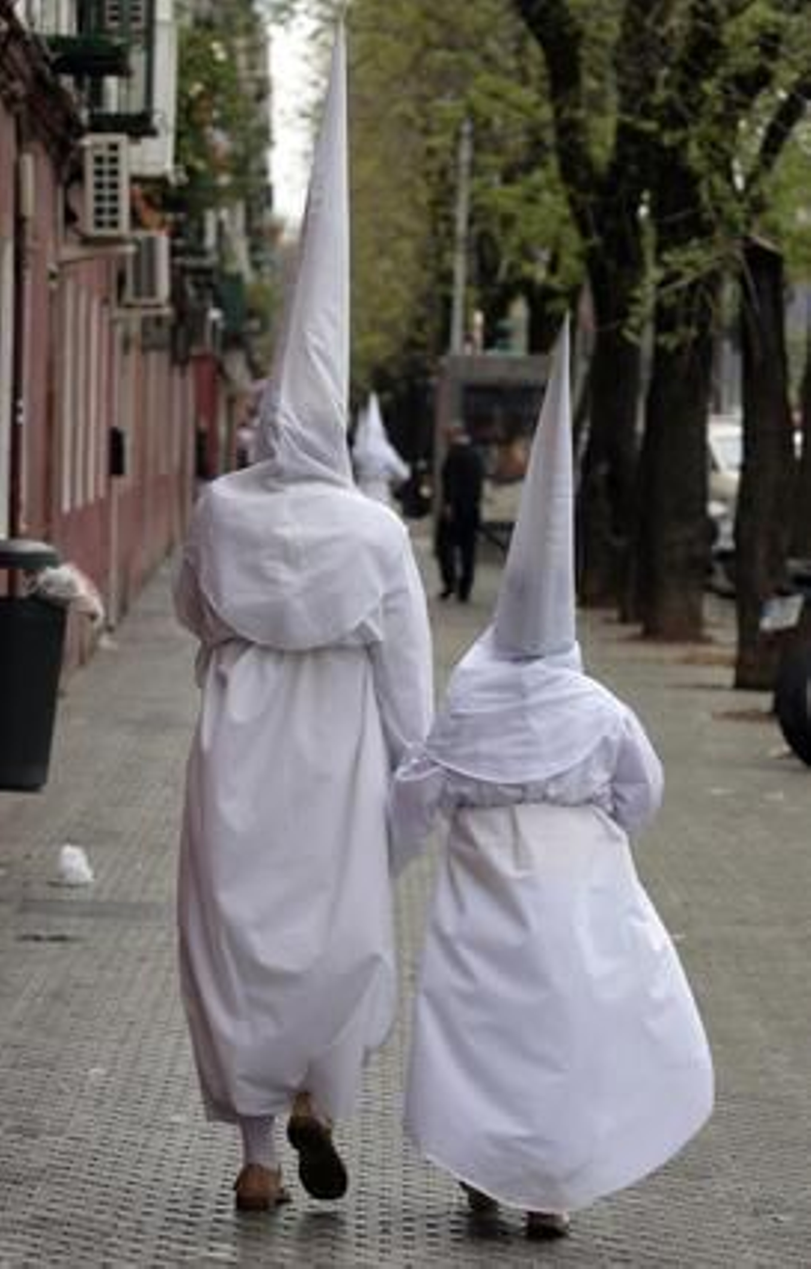 Nazarenos de San Gonzalo bajo la lluvia.

Foto: Juan Carlos Muñoz