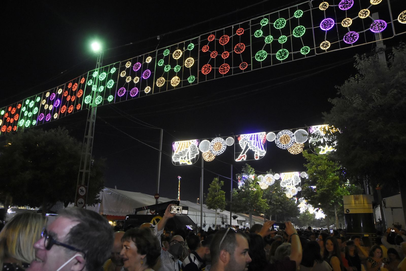 El encendido de la portada de la Feria de Córdoba, en fotografías