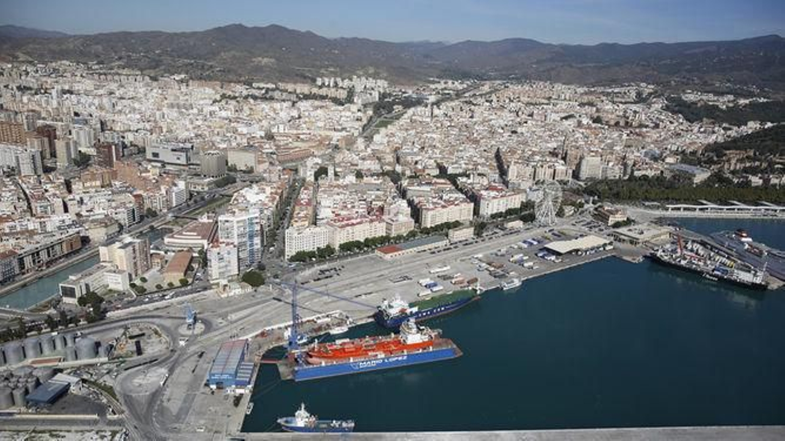 Vista aérea del puerto de Málaga.