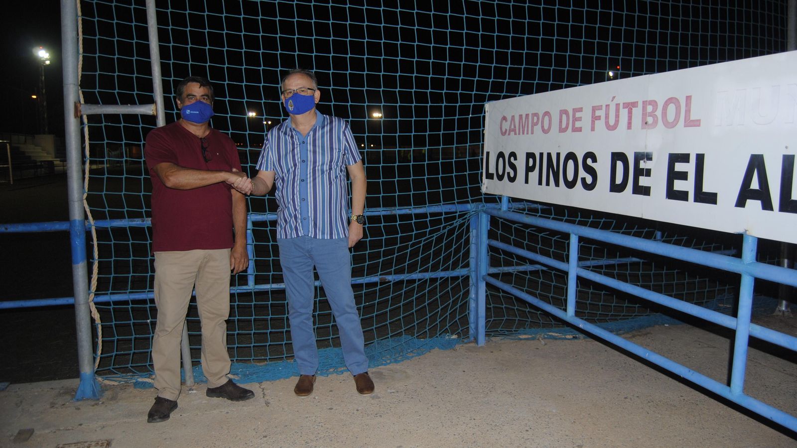 Simbolizando el traspaso de poderes.