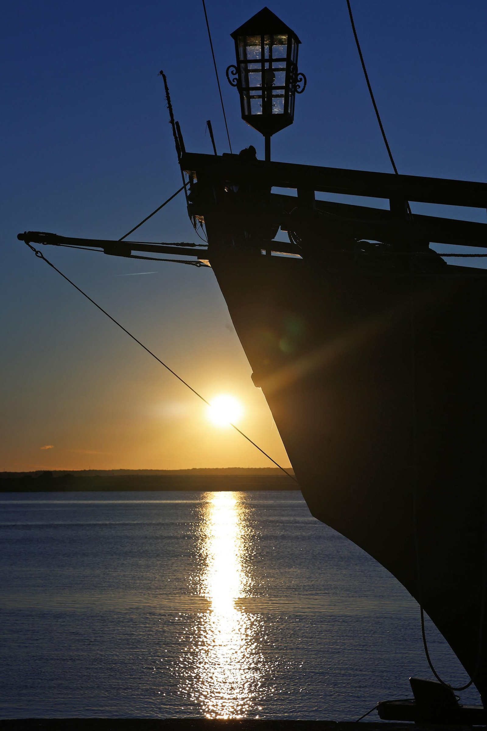 Imágenes de la Nao Victoria en el muelle de Levante