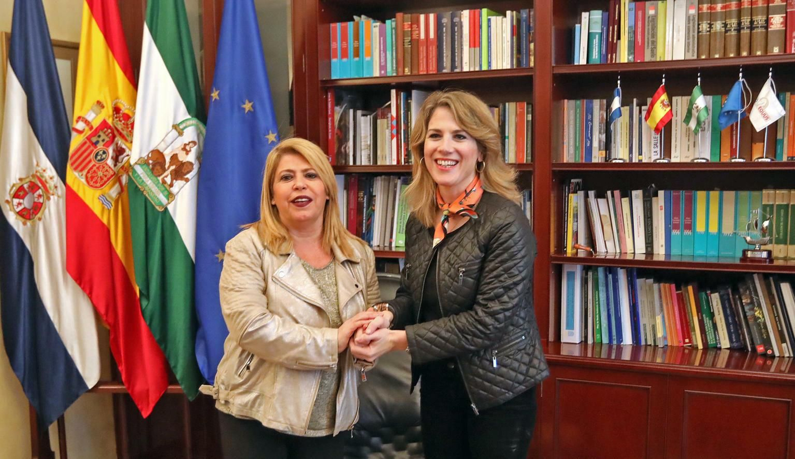 Ana Mestre y Mamen Sánchez, en una foto tomada en el Ayuntamiento.