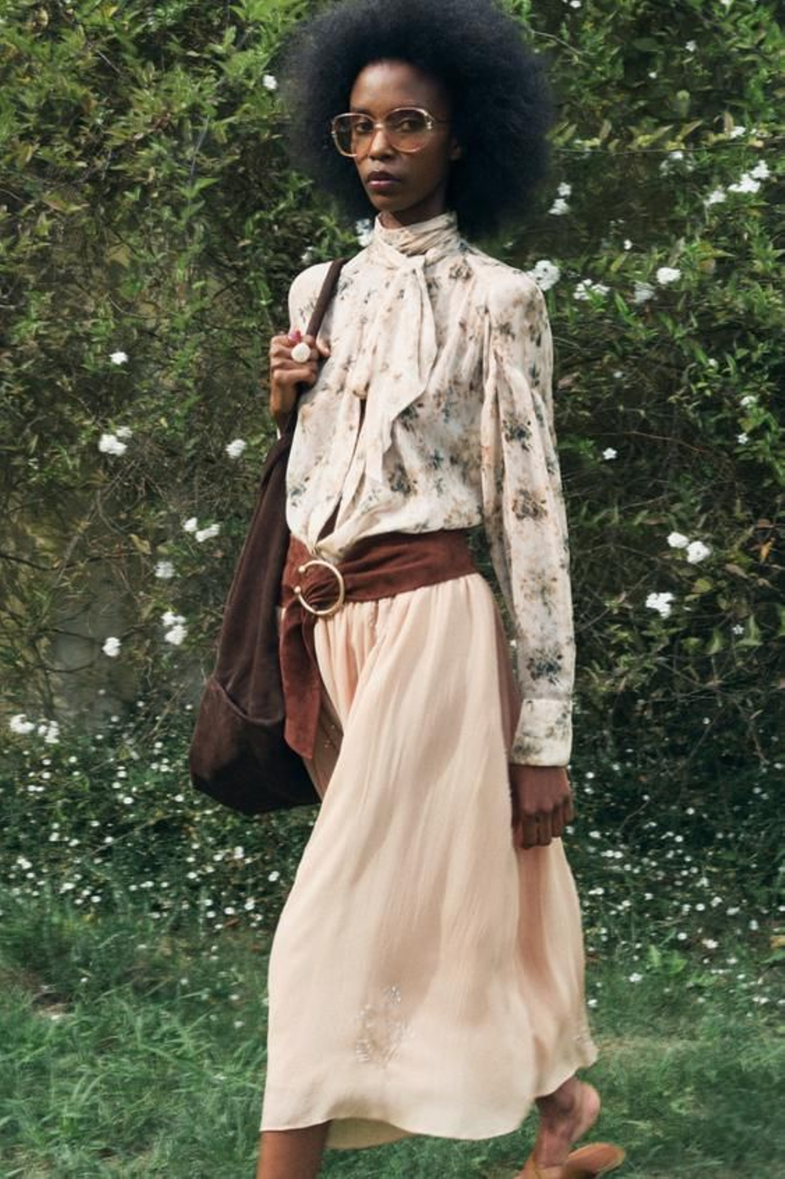 Camisa con estampado floral y lazada