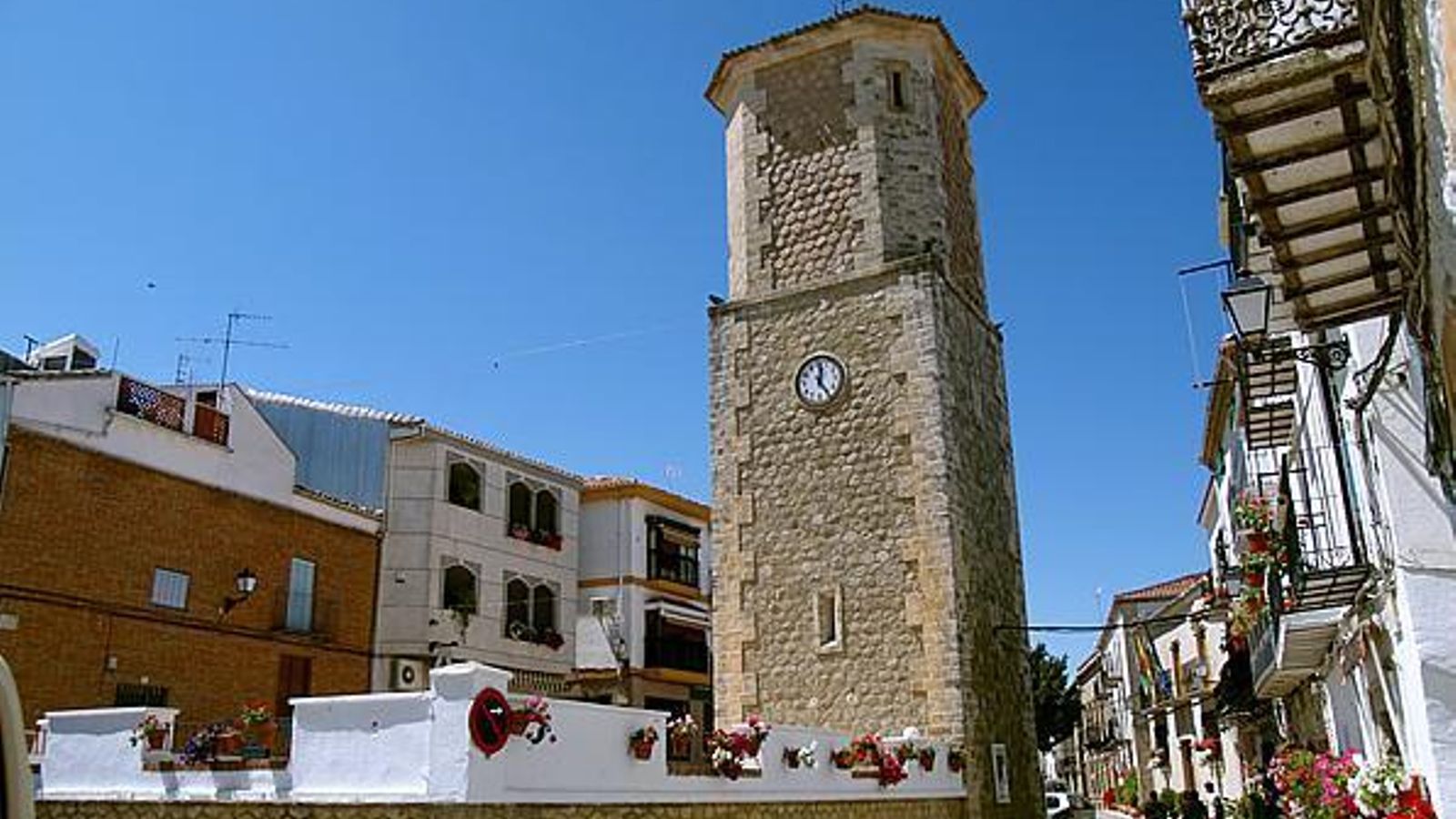 Monumento Torre del Reloj en Iznatoraf