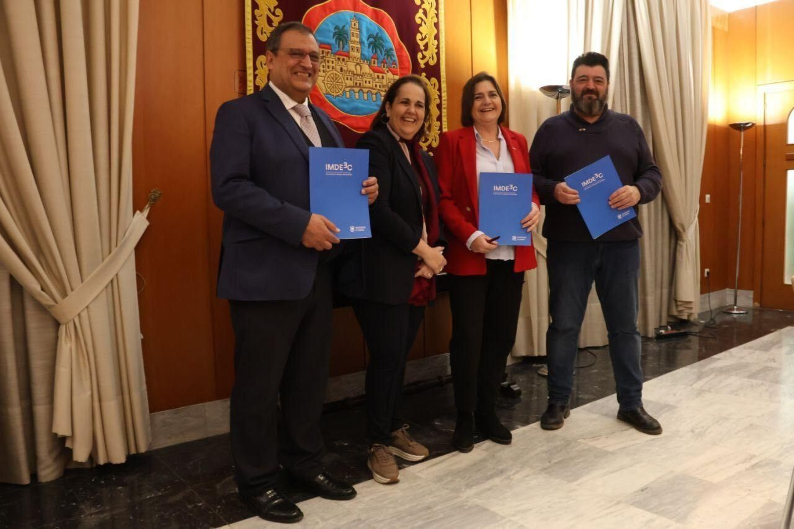 Firmantes de los convenios. Firmantes de los convenios.