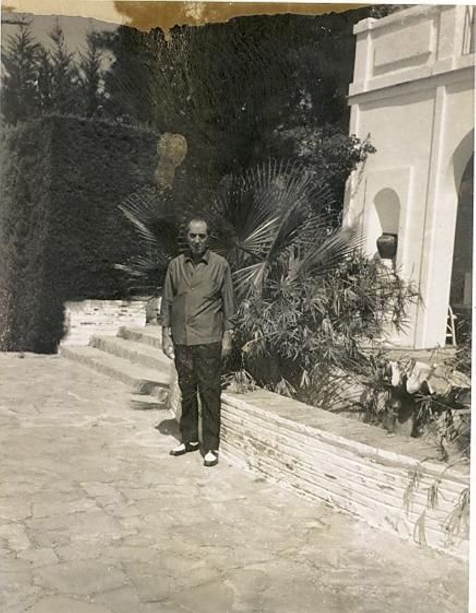 Joaquín Romero Murube, en la Huerta de la Noria.