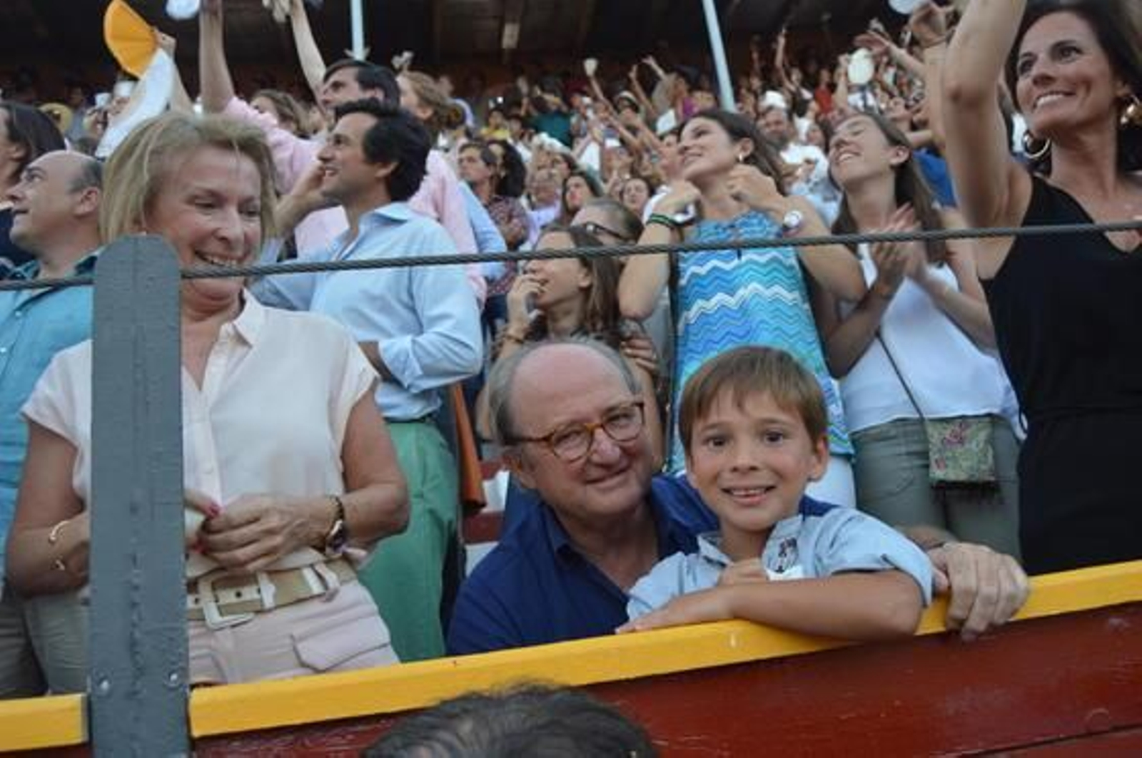 Edu Delgado y Miguel Rebuelta con su nieto Marcos López de Carrizosa, durante el festival benefico.

Foto: Ignacio Casas de Ciria