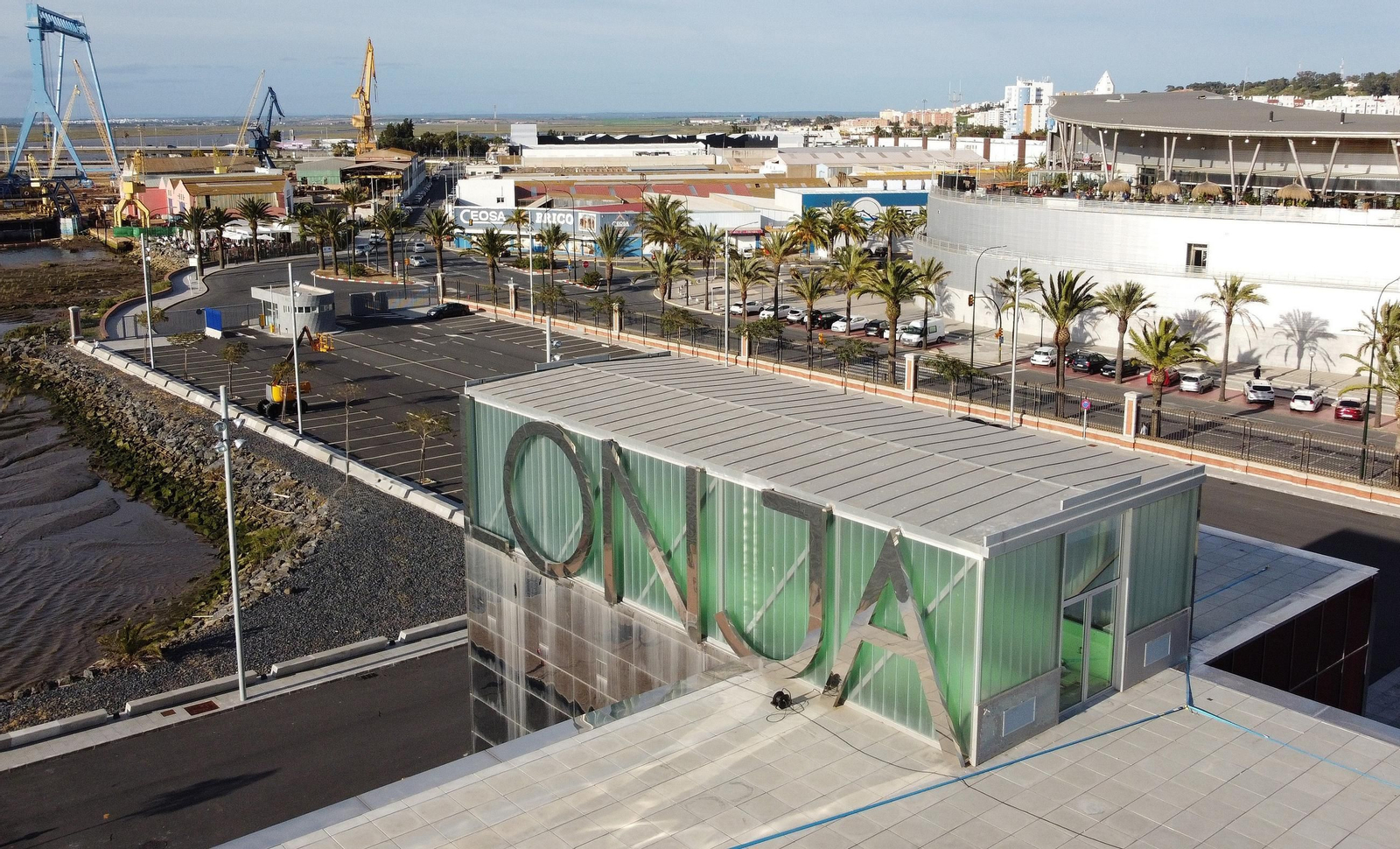 El recinto de la lonja de la Autoridad Portuaria de Huelva.