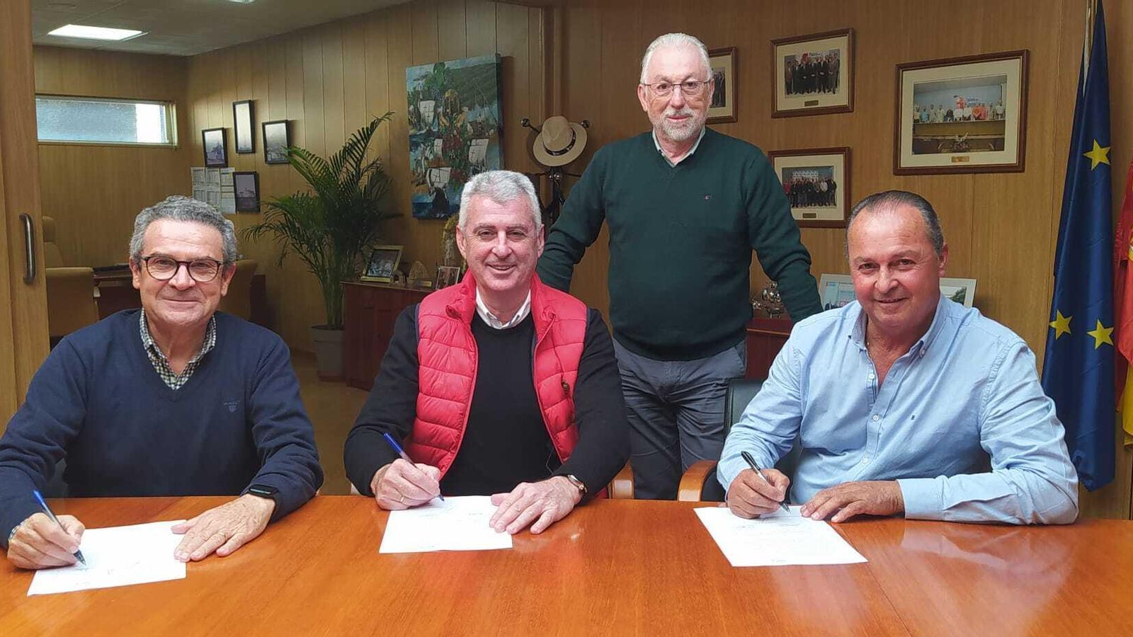 Firma del acuerdo para las obras de la planta. Firma del acuerdo para las obras de la planta.