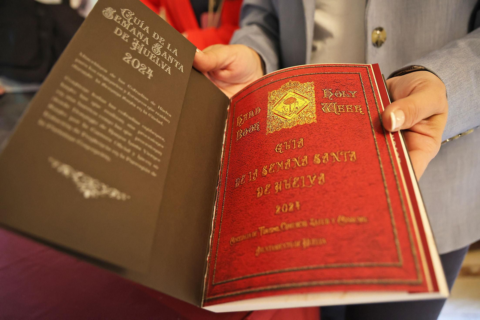 Imágenes de la presentación de la Guía de la Semana Santa de Huelva 2024