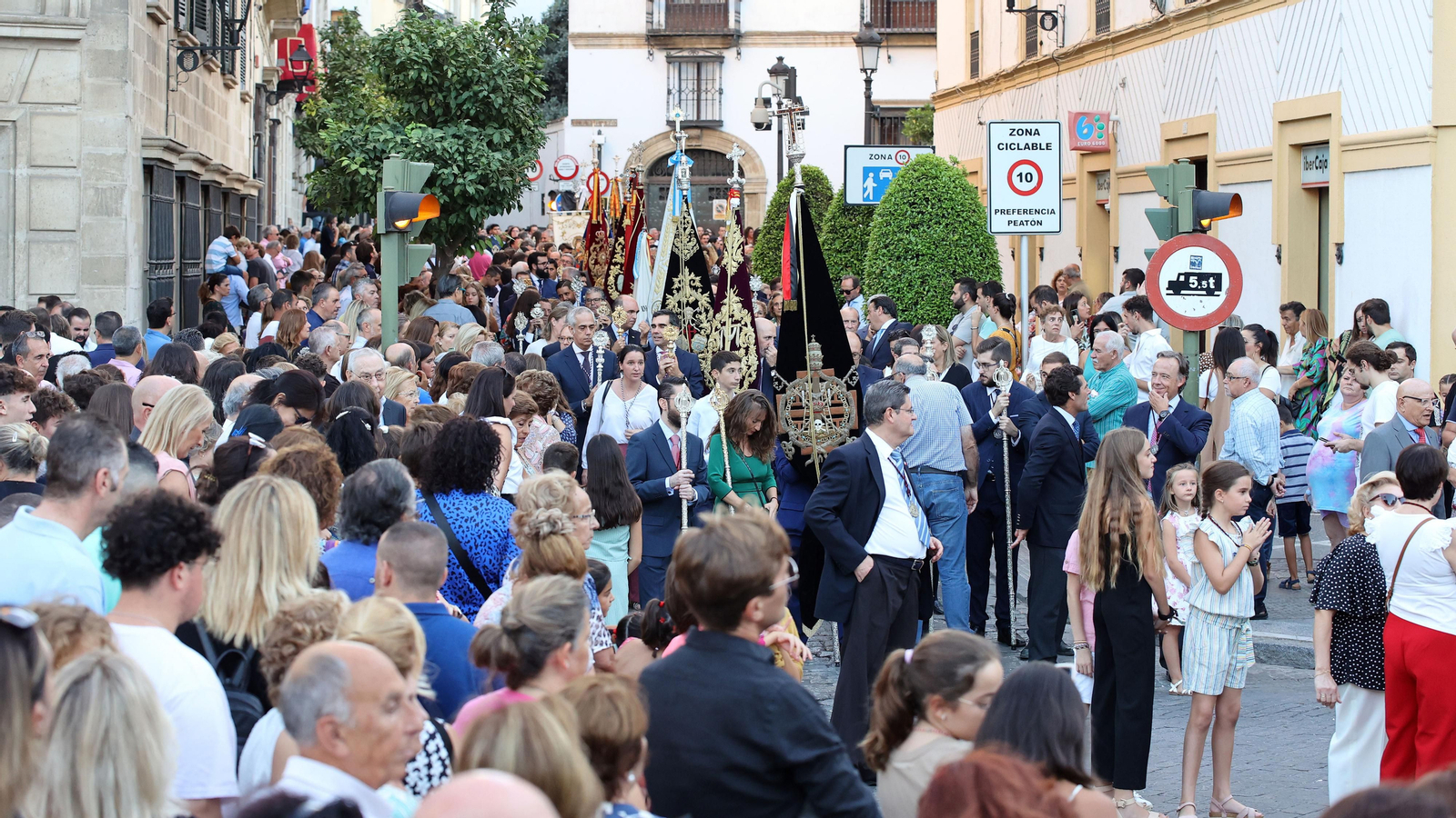 Procesión de la Virgen de la Merced por Jerez