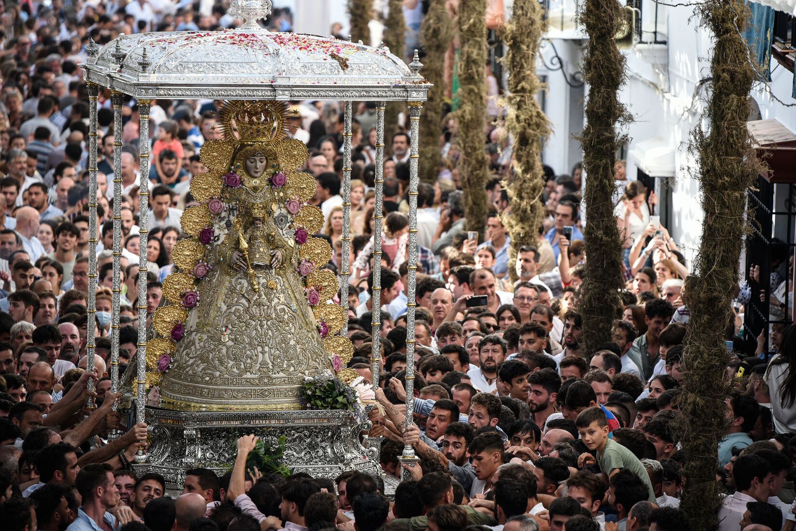 La Virgen del Rocío en la procesión del pasado domingo.