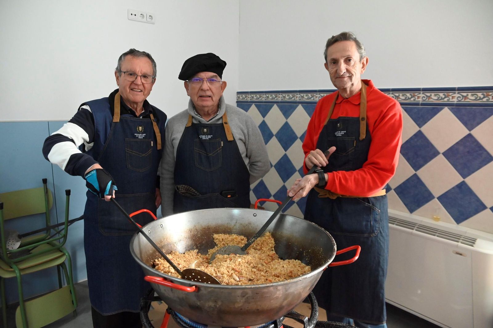 Las migas de la Cruz Blanca, en imágenes