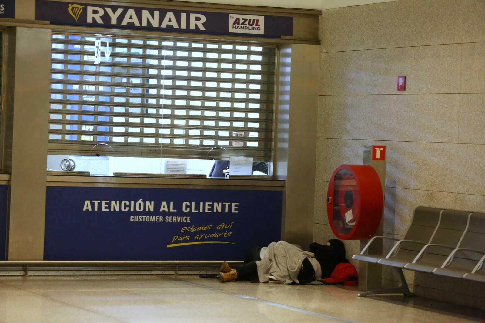 Fotos del 'overbooking' registrado en el aeropuerto de Málaga