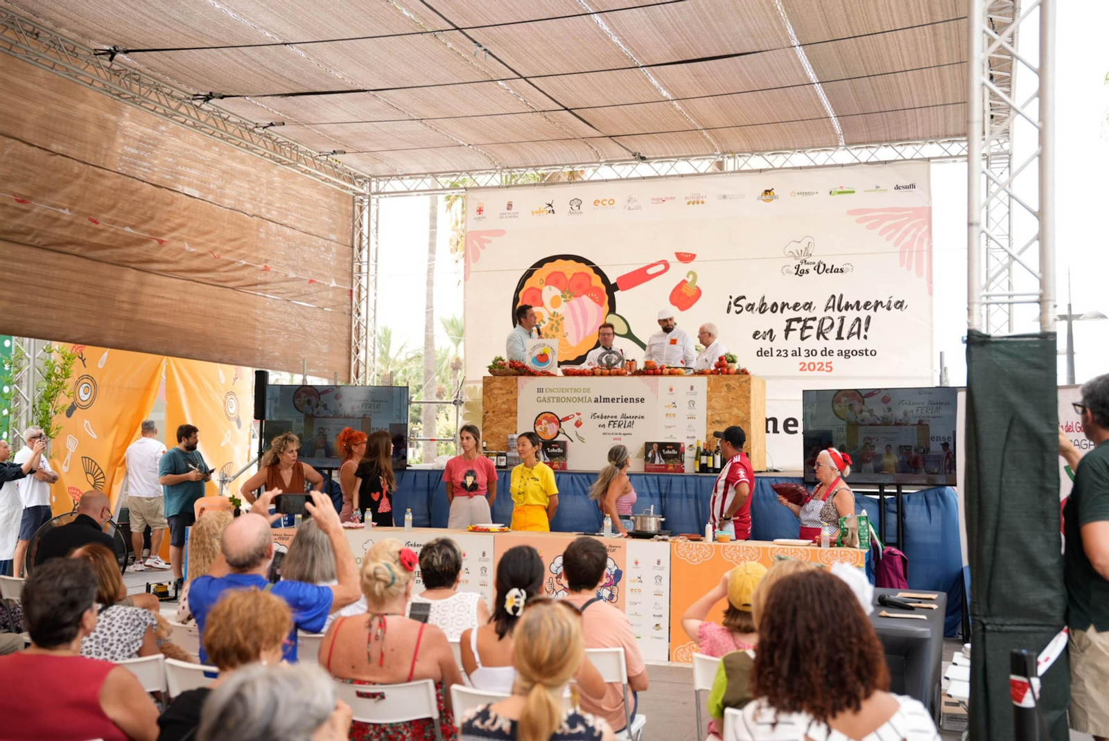 La Cofradía del Tomate y la semifinal del concurso gastronómico de la Feria de Almería, en imágenes