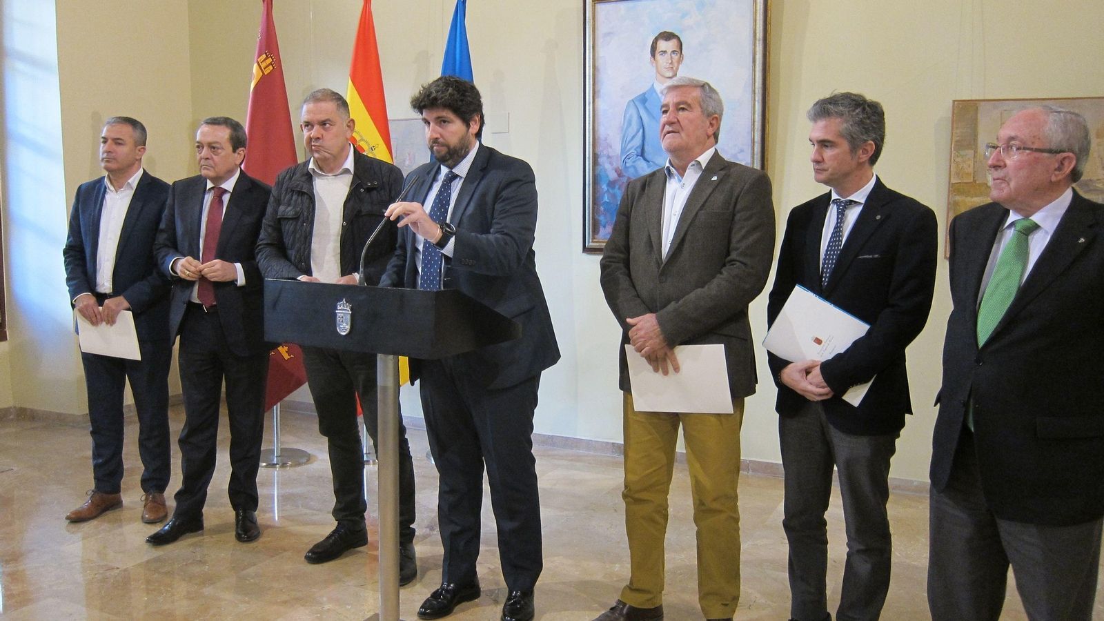 Los miembros de la Mesa del Agua de Murcia, durante la rueda de prensa.