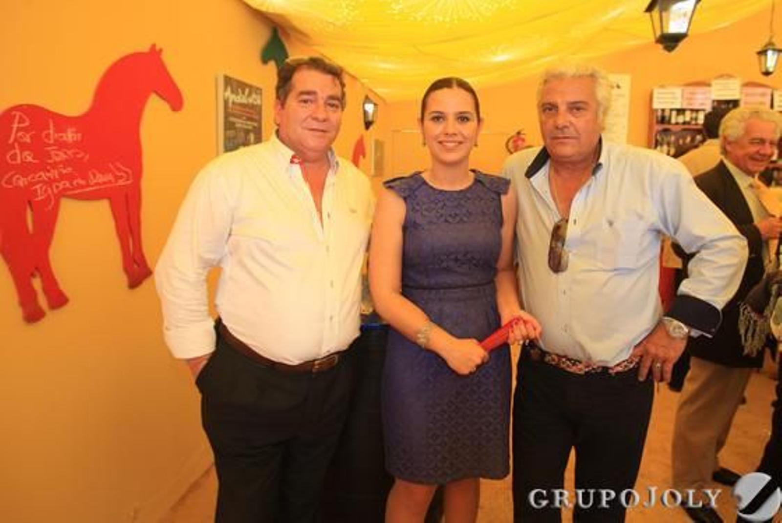 Juan Antonio de Jesús, la comercial Marisa López y Juan José López, presidente del Círculo de la Amistad.

Foto: Vanesa Lobo