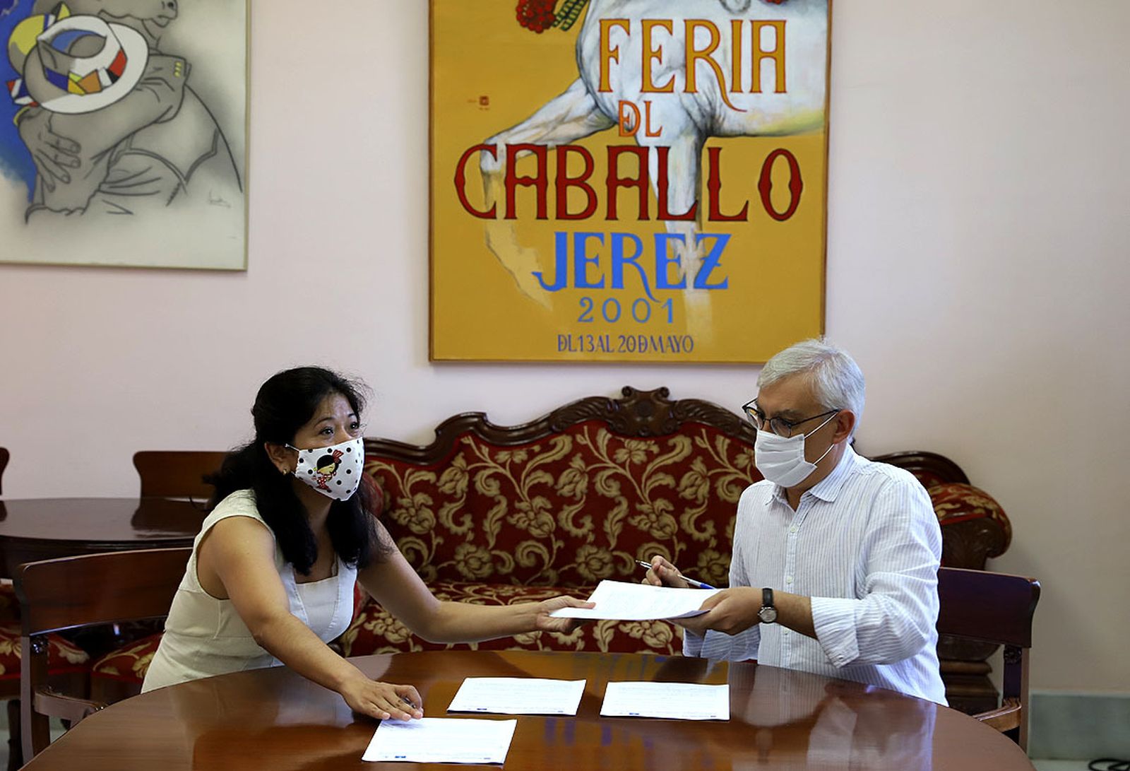Ana Hérica Ramos y Juan Antonio Cabello en la firma del convenio.