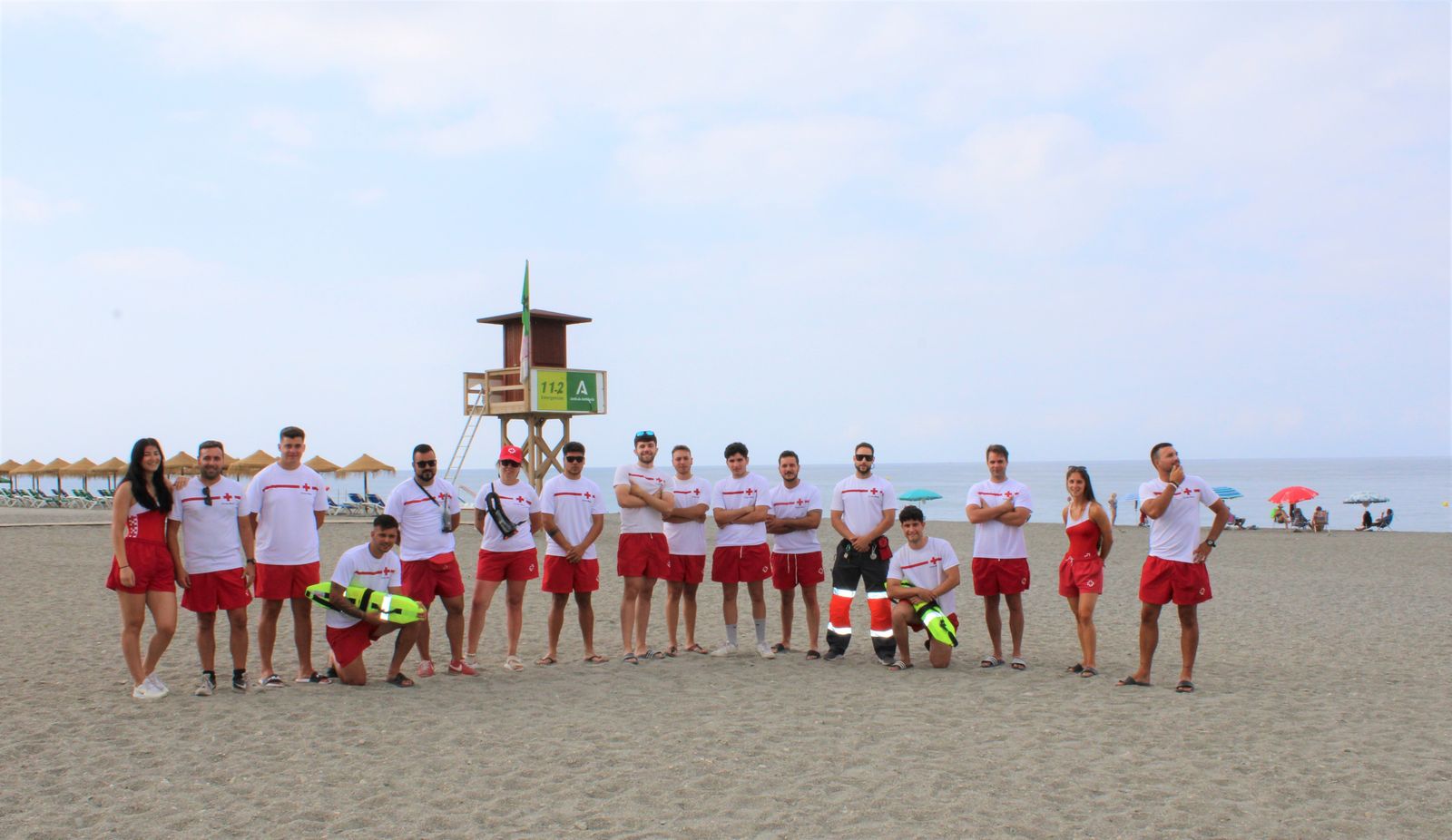 Arranca la temporada de playas de Cruz Roja en Salobreña con servicio de baño adaptado e identificación de menores