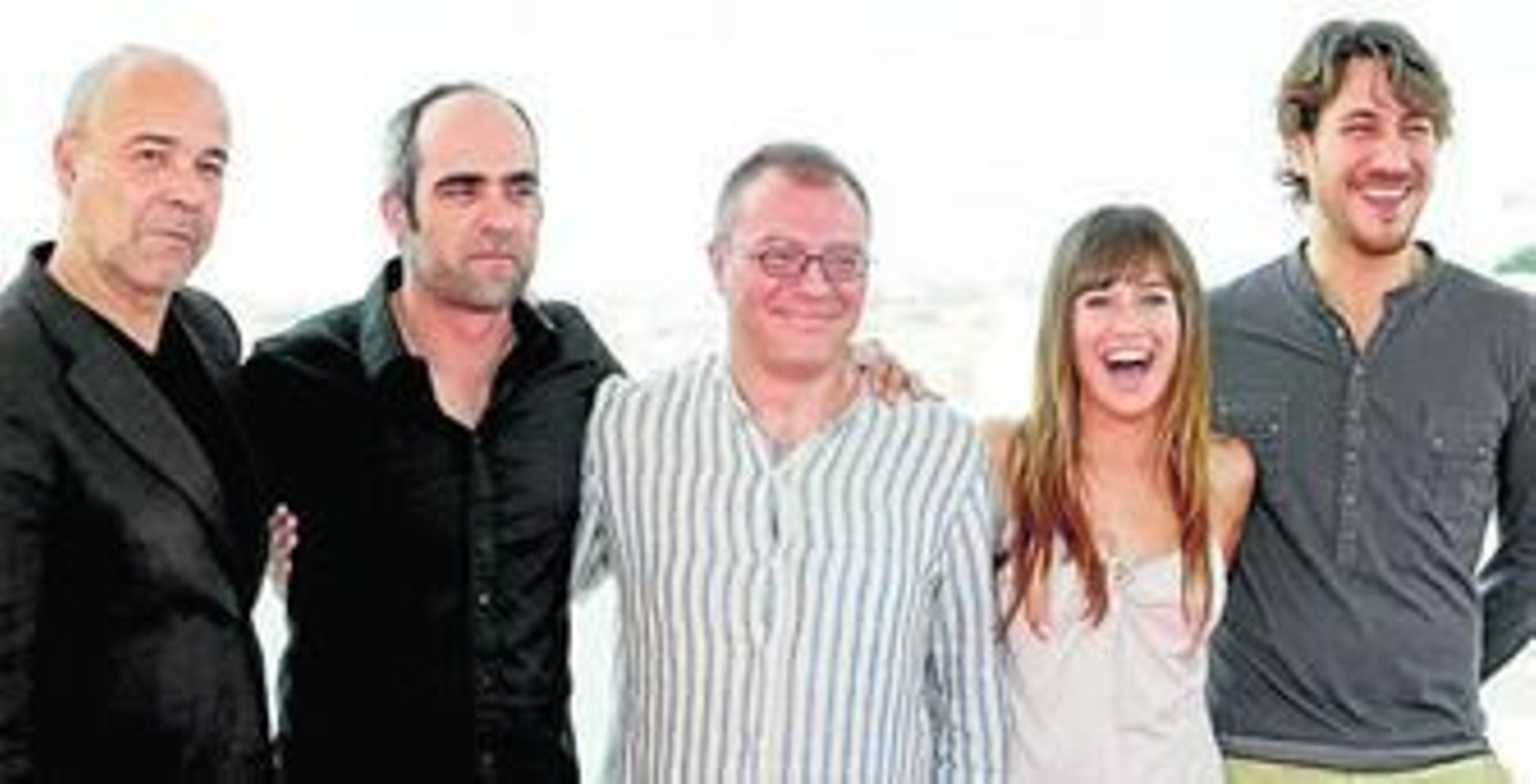 Daniel Monzón (centro) y los protagonistas de 'Celda 211'.