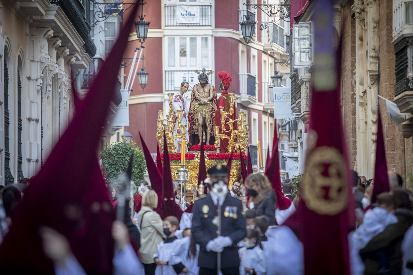 Las imágenes de la cofradía de Ecce-Homo en la Semana Santa de Cádiz 2022