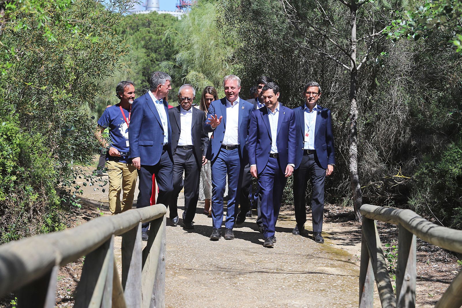 El presidente de la Junta de Andalucía Juanma Moreno visita la Laguna Primera de Palos (Huelva)