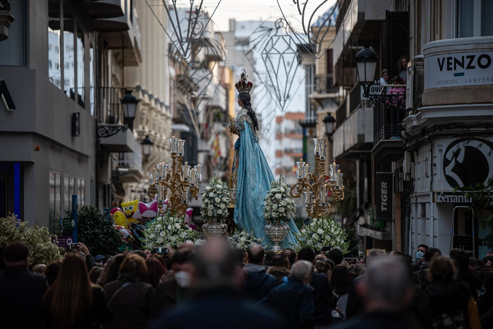 Imágenes de la Inmaculada Concepción procesionando por las calles de Huelva