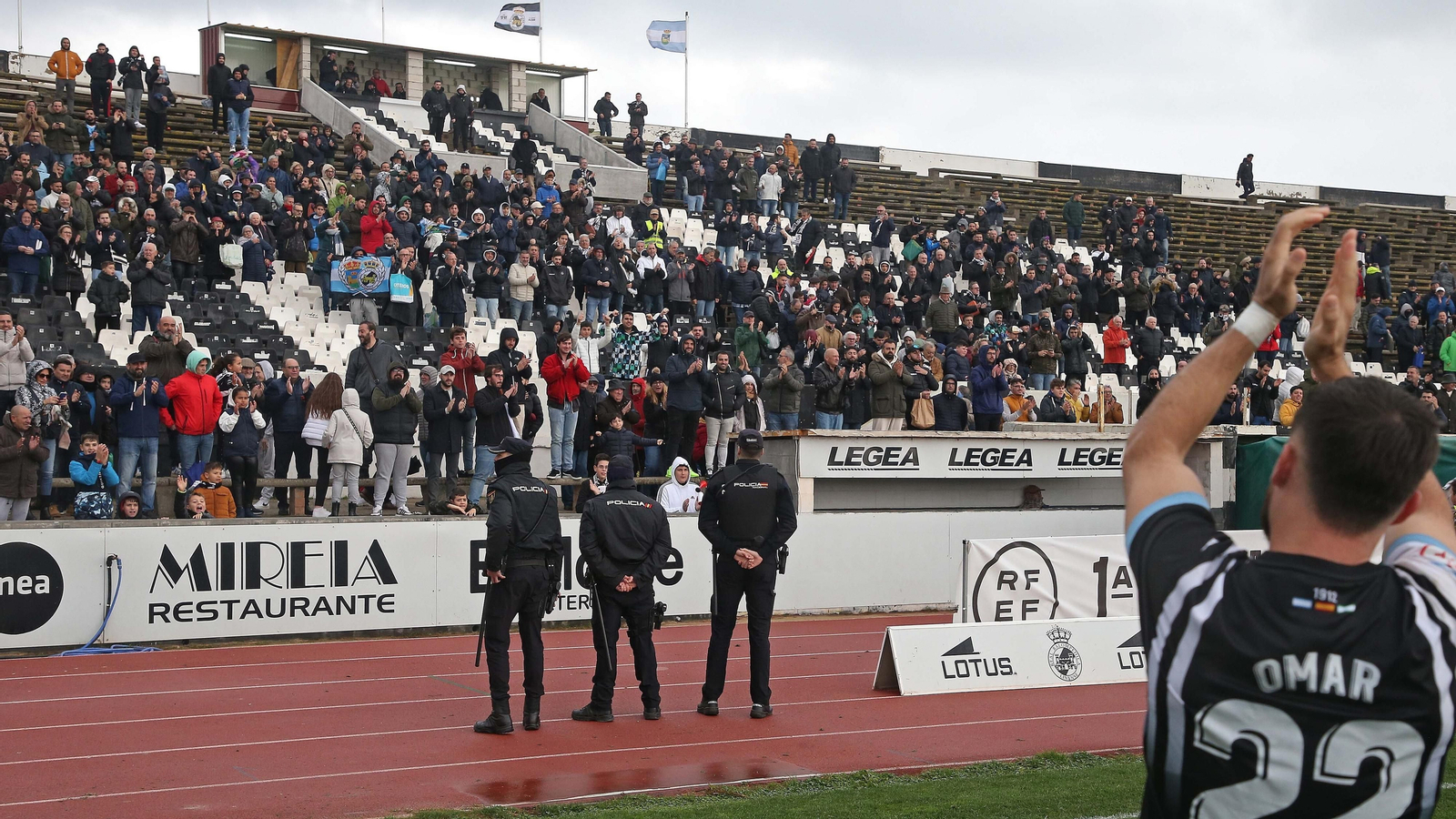 Fotos de la afición en el estadio municipal de La Línea