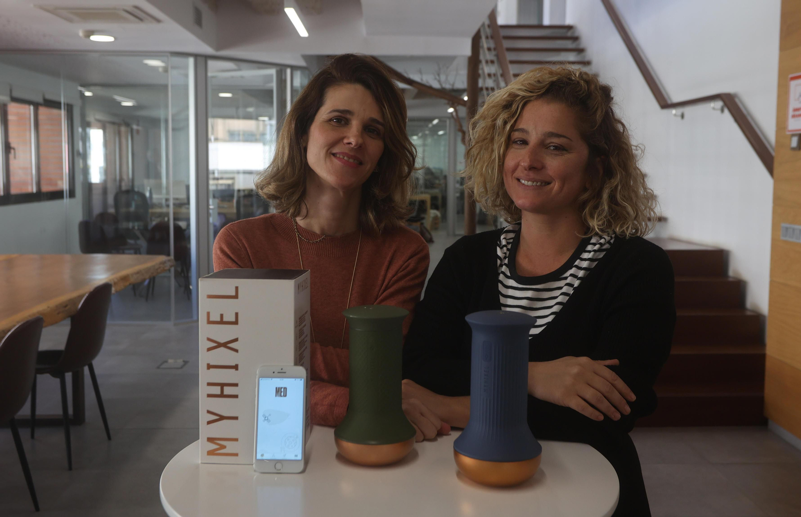 Marta Cruz Mena y Ana Mena, del equipo de marketing de Myhixel.