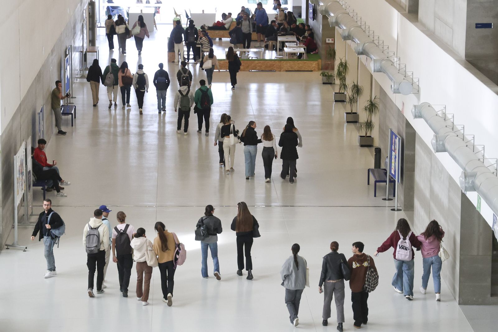 Estudiantes universitarios en la Facultad de Comercio y Gestión de la Universidad de Málaga