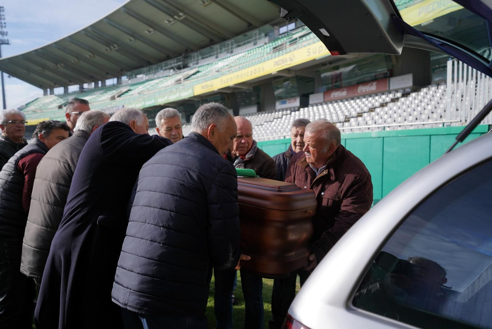 El último adiós a José Luis Navarro en El Arcángel