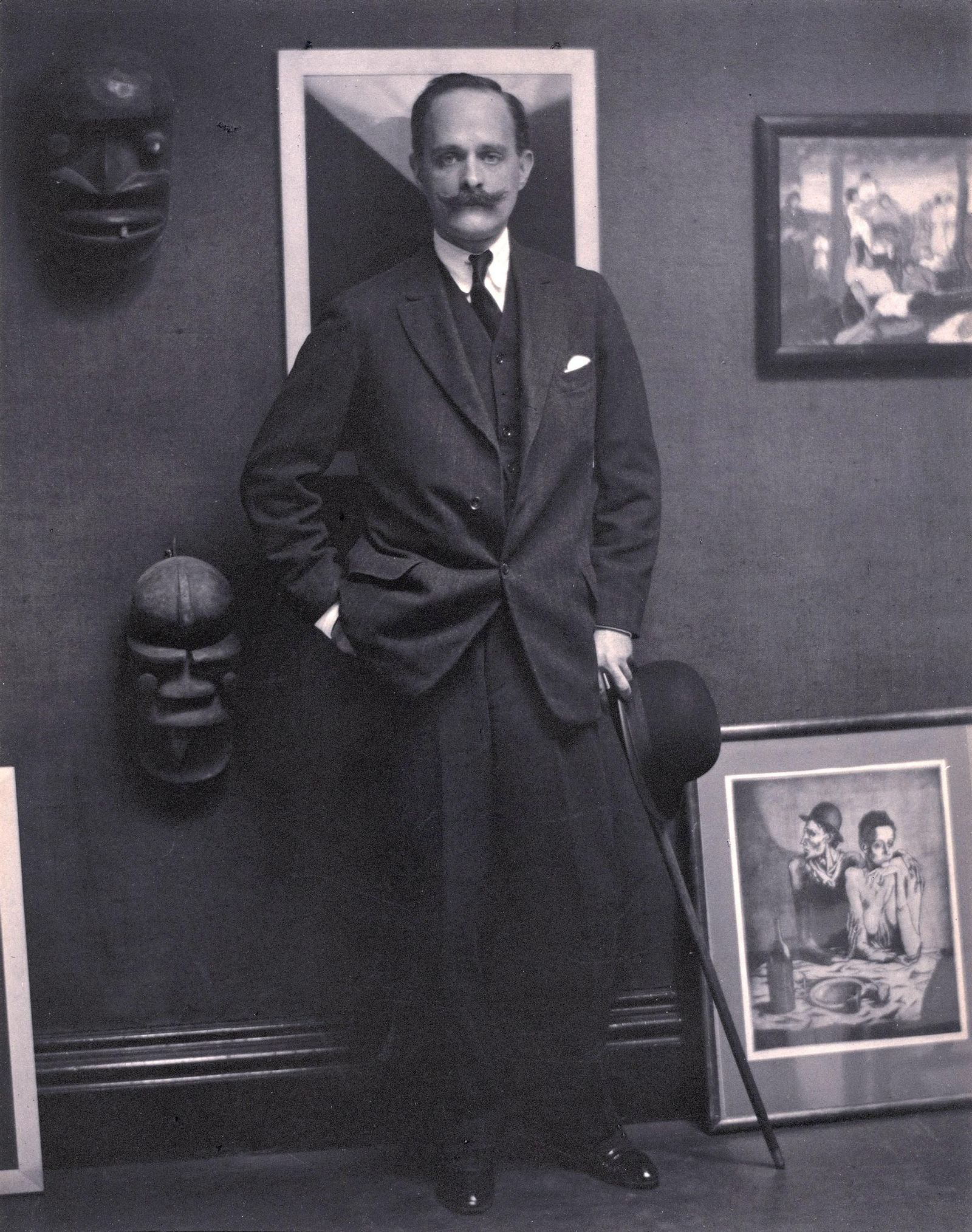 El pintor y galerista Marius de Zayas, en 1915. Fotografía de Alfred Stieglitz