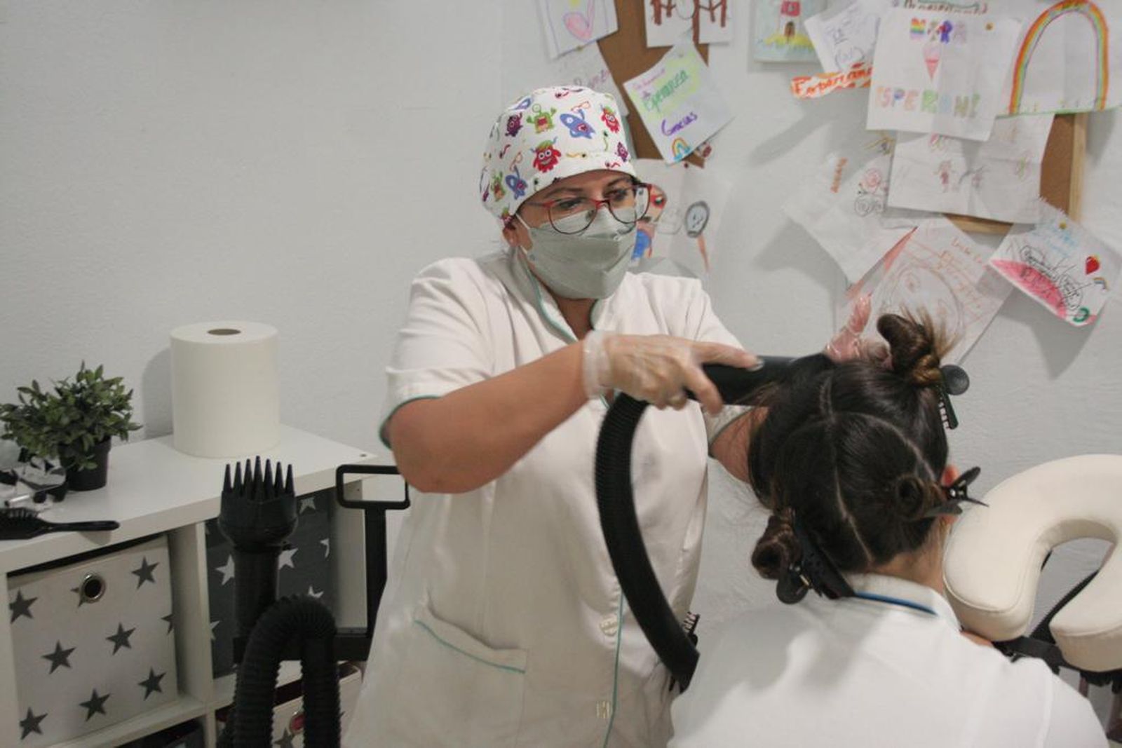 Uno de los centros dedicados a eliminar los molestos piojos del pelo