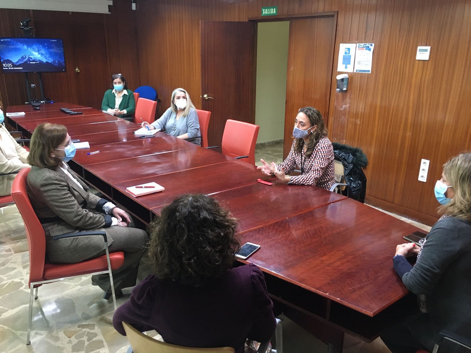 La reunión entre Isabel Paredes y Carmen Rodríguez.