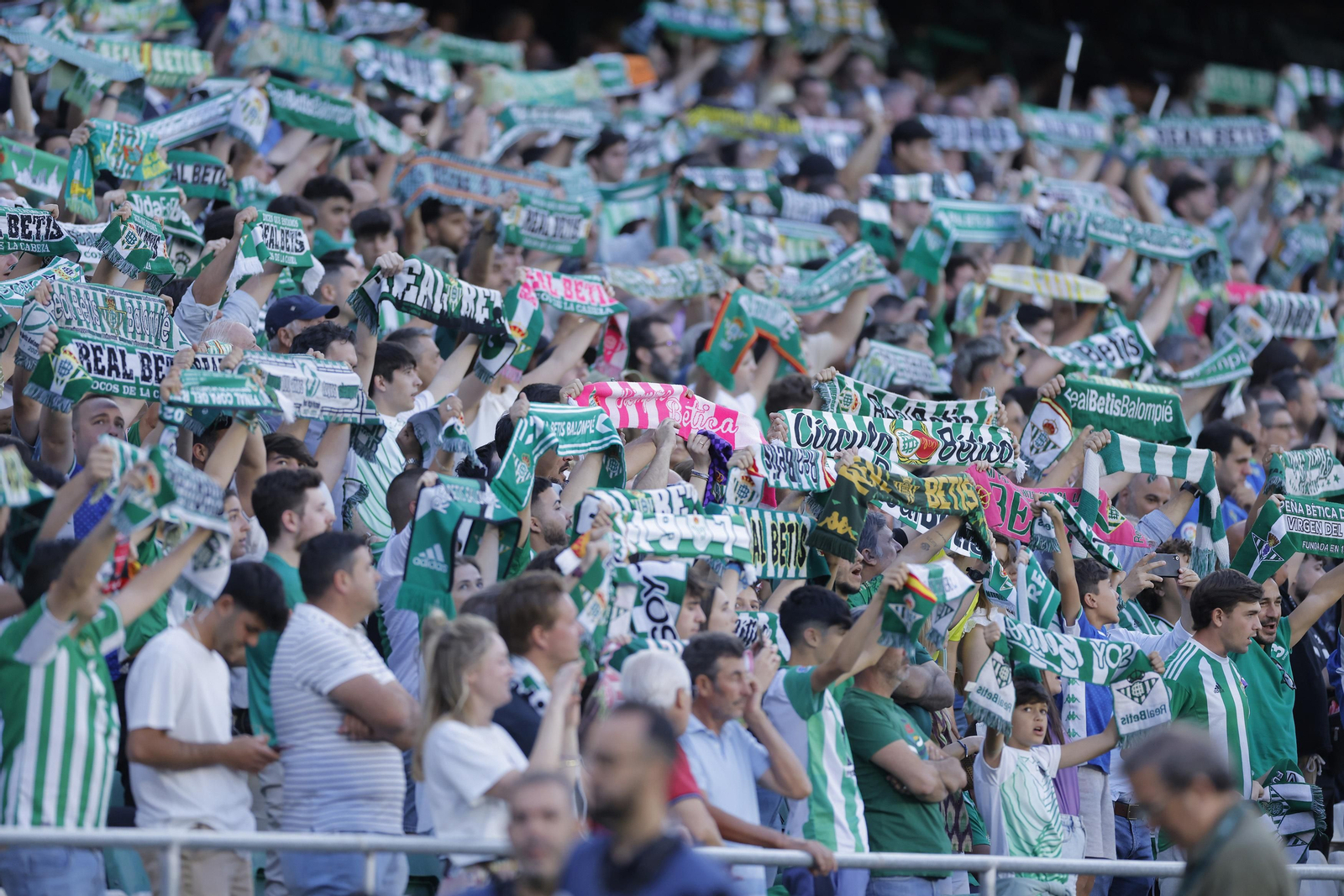 Búscate en las fotos del Betis-Rayo
