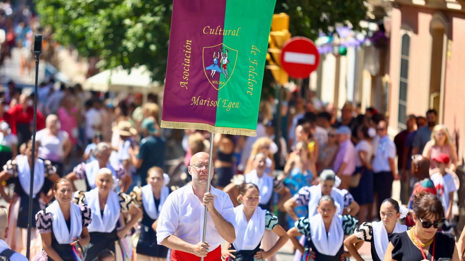 La salida de la Romería de la Feria de Málaga, rumbo al Santuario de la Victoria, en fotos
