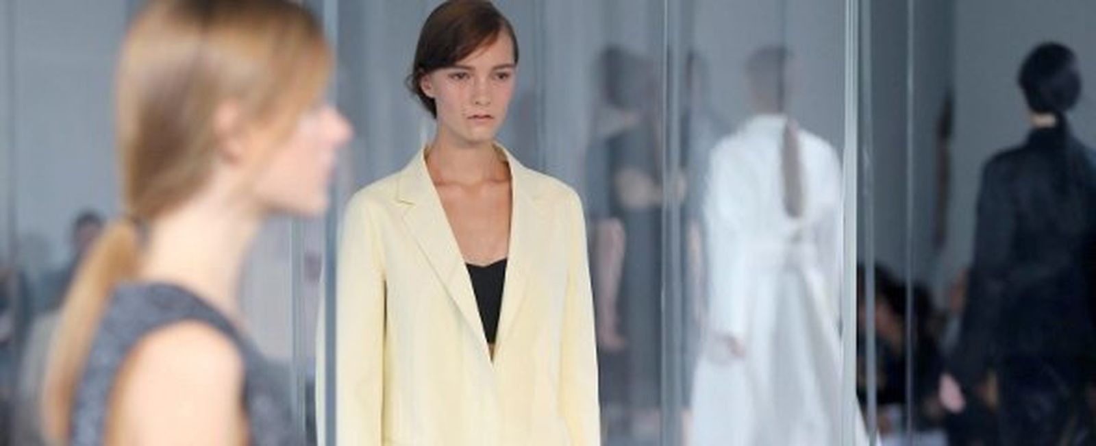 Desfile primavera-verano 2014 de la firma Jil Sander. EFE/Mateo Bazzi