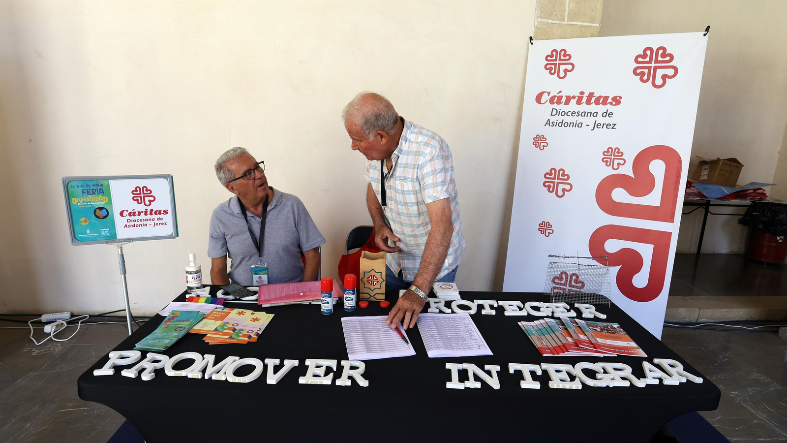 Imágenes de la Feria de la Diversidad en Los Claustros de Santo Domingo