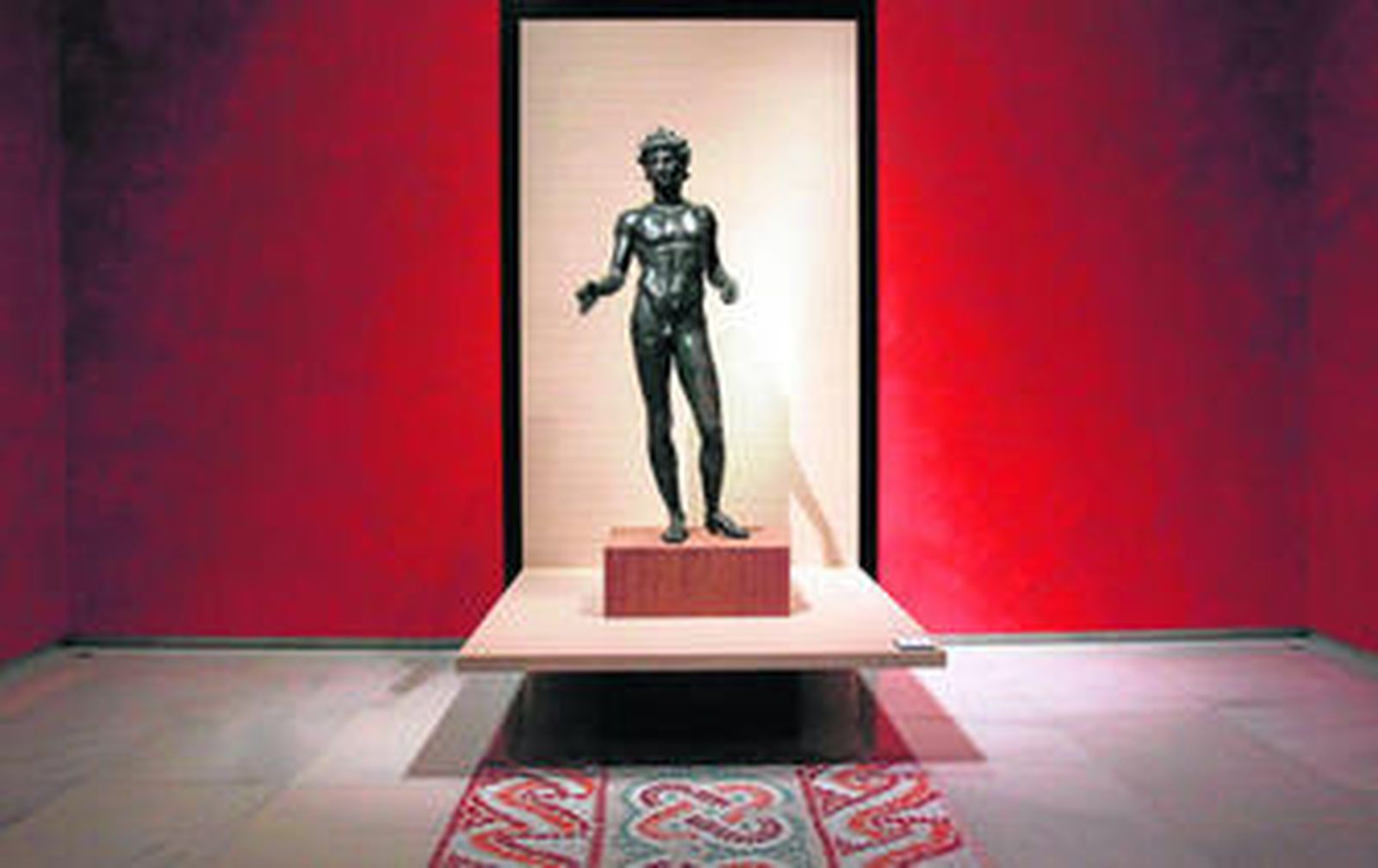 El efebo de Antequera permanecerá en el Palacio Episcopal hasta octubre como avance de los contenidos del futuro Museo de Málaga.