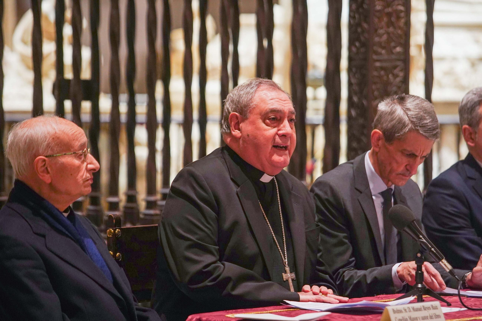 Galería | Así se ha presentado el libro sobre los retablos de la capilla real de Granada